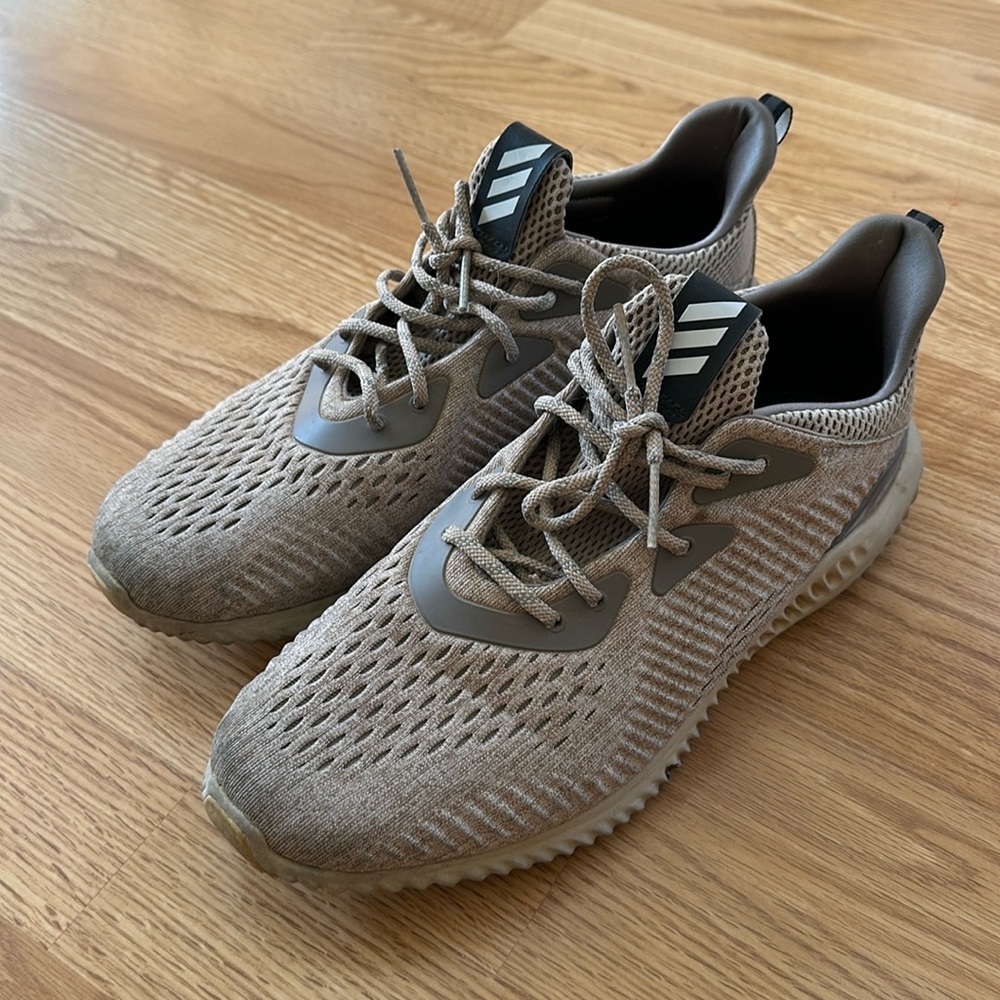 Adidas Alpha Bounce tan sz 10.5 (used)